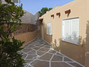 MELINA'S house
